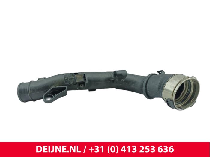 Gebruikte Intercooler Buis Volvo XC60 II (UZ) 2.0 T8 16V Polestar Engineered AWD Prijs € 100,00 Margeregeling aangeboden door van Deijne Onderdelen Uden B.V.