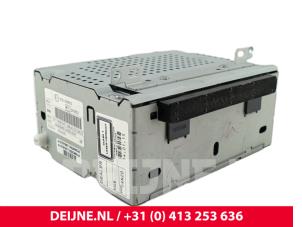 Ford Transit Courier Radio/CD player (miscellaneous) O306955 photo 2