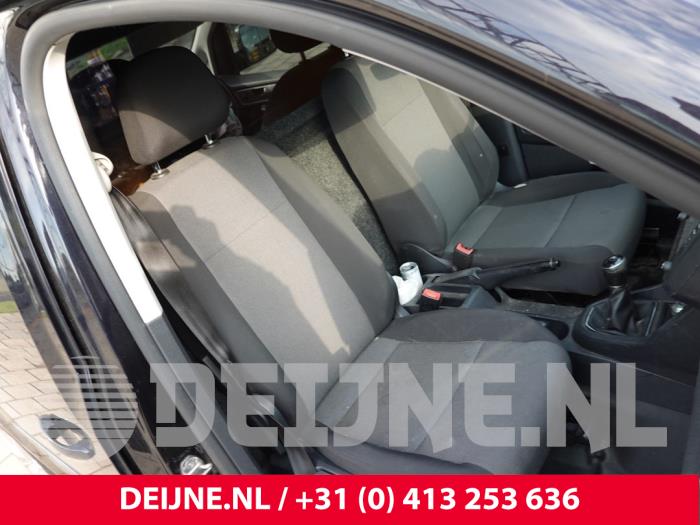 Volkswagen Caddy Sitz rechts O307504