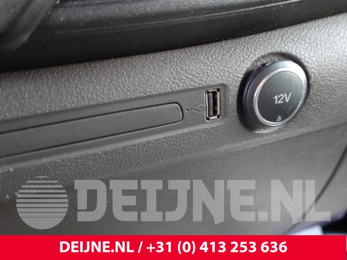 Ford Transit Custom 12 Volt aansluiting O307540