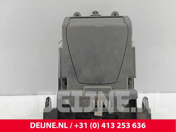 Gebruikte Head-up display Peugeot Expert (V1/VA/VB/VE/VF/VT/VY) 2.0 Blue HDi 180 16V Prijs € 248,05 Inclusief btw aangeboden door van Deijne Onderdelen Uden B.V.