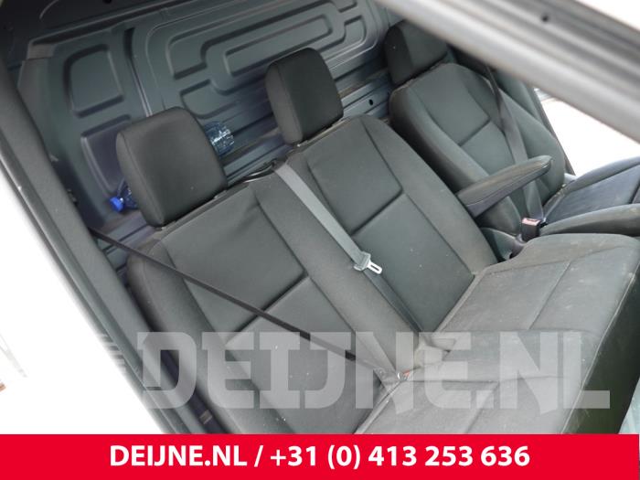 Mercedes Sprinter Bank rechts vorne O308122