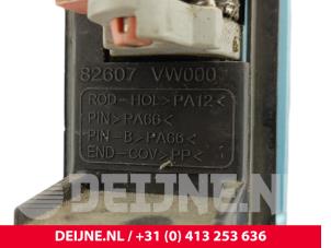 Nissan NV200 Schuifdeurgreep links O308414 foto 2