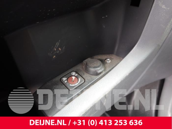 Citroen Jumpy 12 volt connection O308428