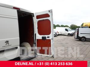 Peugeot Boxer Minibus/van rear door O308665 photo 2
