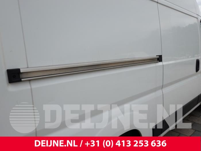 Peugeot Boxer Schiebetür Schiene rechts O308745