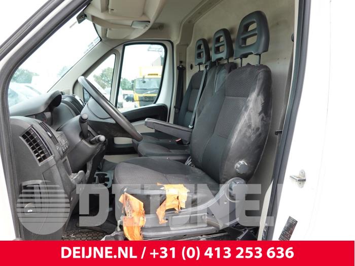 Peugeot Boxer Sitz links O308750