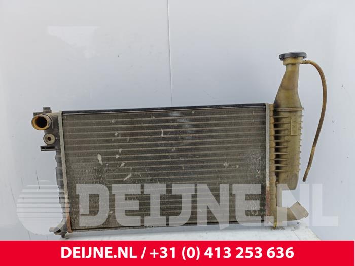 Gebruikte Radiateur Peugeot Partner Combispace 1.1 Prijs € 48,40 Inclusief btw aangeboden door van Deijne Onderdelen Uden B.V.