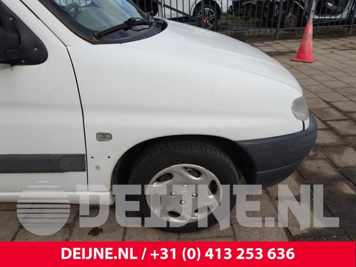 Peugeot Partner Kotflügel rechts vorne O308847