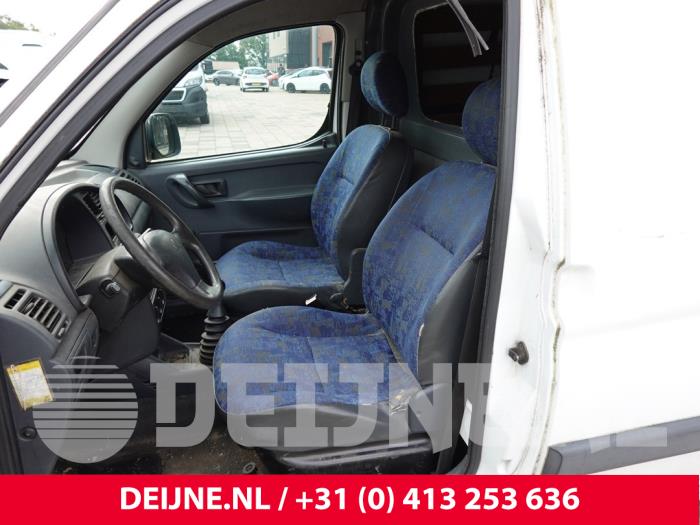 Peugeot Partner Sitz links O308854