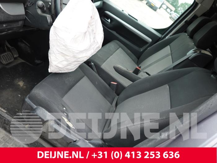 Toyota Pro-Ace Sitz links O308929
