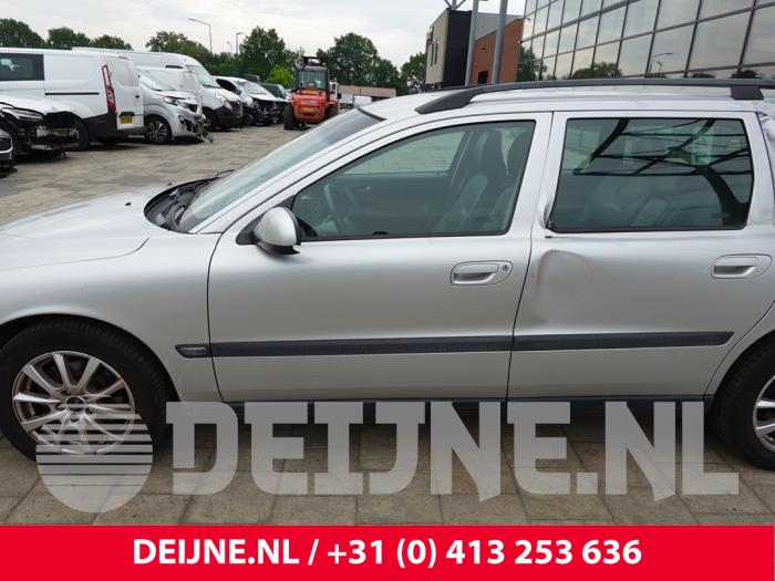 Volvo V70 Portier 4Deurs links-voor O309101