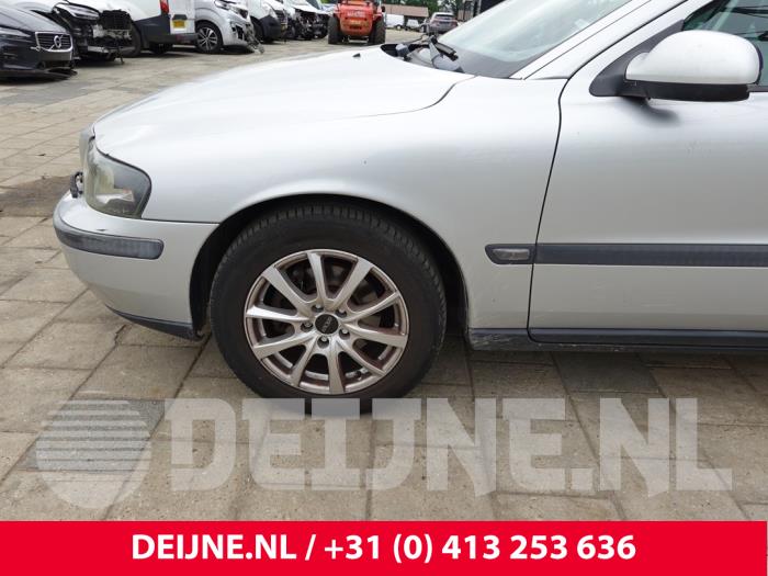Volvo V70 Kotflügel links vorne O309123