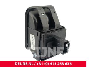 Volkswagen Caddy Electric window switch O309561 photo 2