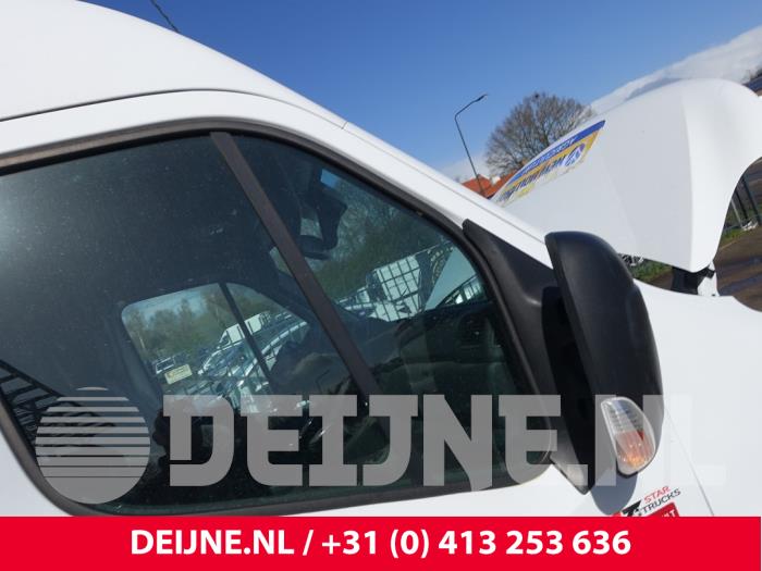 Renault Master Driehoeks Ruit rechts-voor O309628
