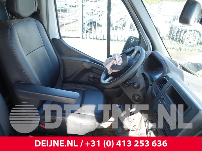 Renault Master Sitz links O309677