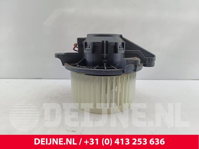 Lynk & Co 01 Heating and ventilation fan motor O309811
