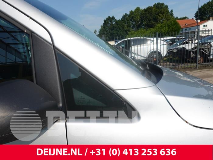 Mercedes Vito Dreieckfenster rechts vorne O309856