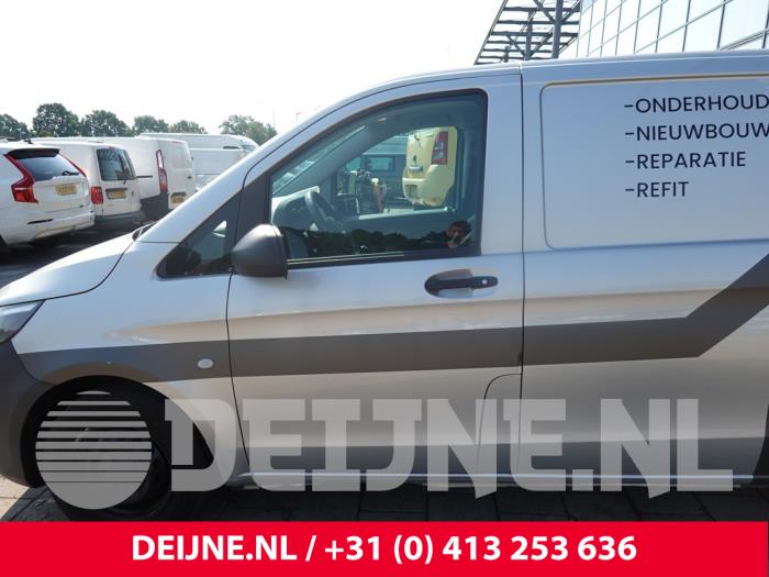 Mercedes Vito Portier 2Deurs links O309885