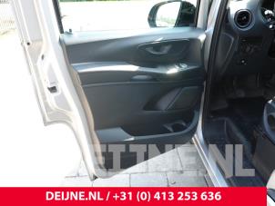 Mercedes Vito Tür 2-türig links O309885 foto 2
