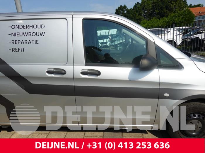 Mercedes Vito Portier 2Deurs rechts O309886