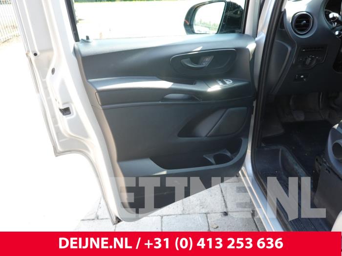 Mercedes Vito Portierbekleding 2Deurs links O309940