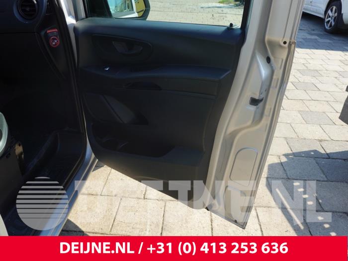 Mercedes Vito Portierbekleding 2Deurs rechts O309941