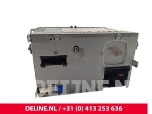 Volkswagen Transporter Display Multi Media regelunit O309981 foto 3