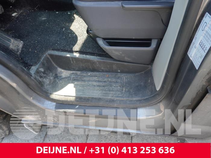 Volkswagen Transporter Voorinstap links O310063