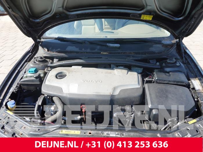 Volvo V70 Federbeinbrücke O310213