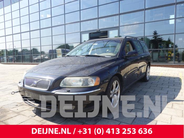 Volvo V70 Kotflügel links vorne O310197
