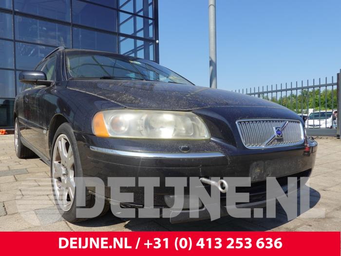 Volvo V70 Kotflügel rechts vorne O310198