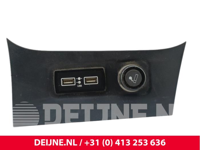 Seres 3 AUX/USB aansluiting O310308