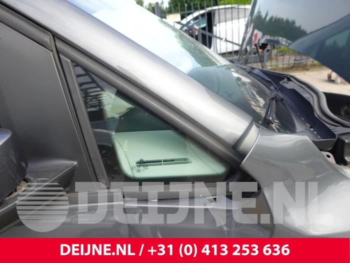 Volkswagen Caddy Dreieckfenster rechts vorne O310366