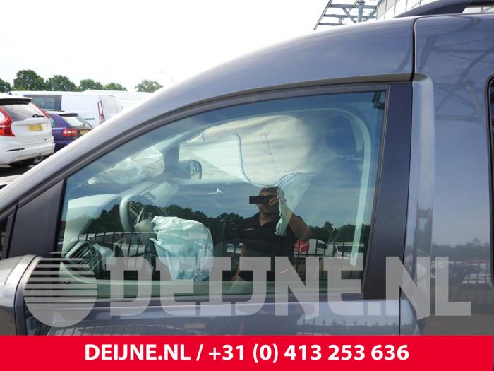 Volkswagen Caddy Türscheibe 2-türig links O310429