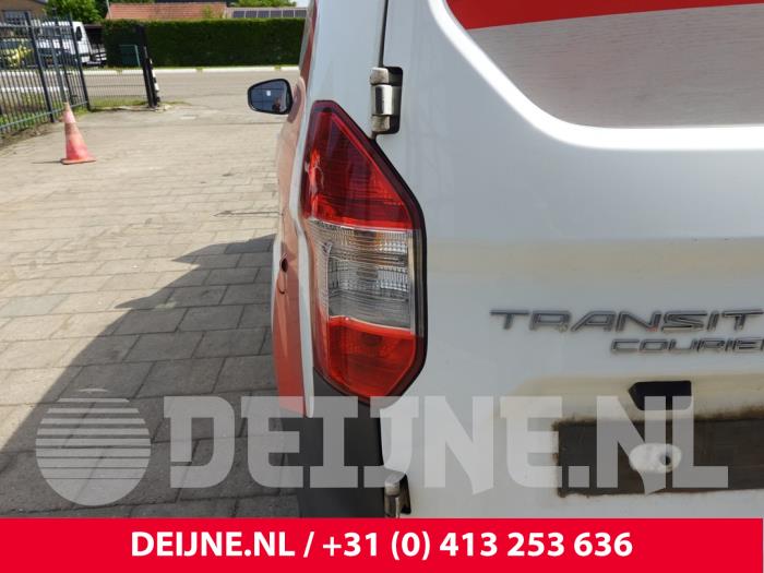 Ford Transit Courier Achterlicht links O310568