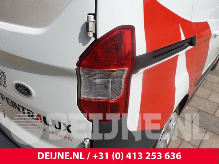 Ford Transit Courier Achterlicht rechts O310569