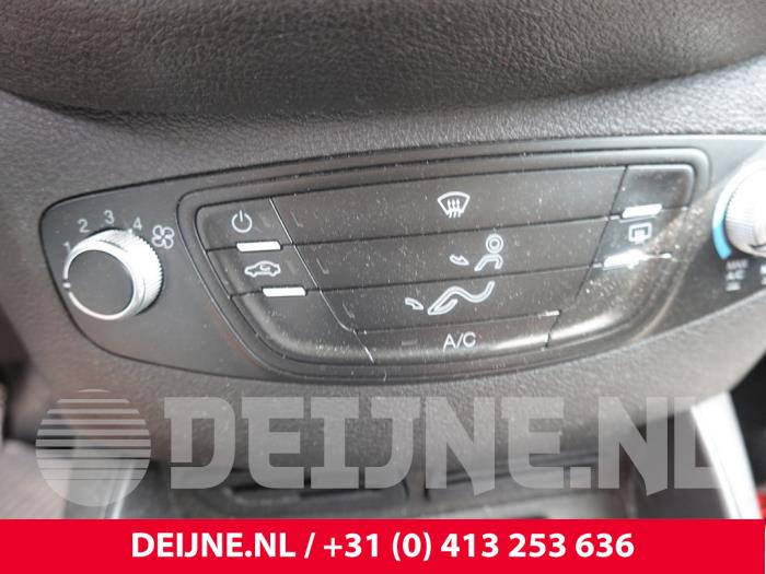 Ford Transit Courier Kachel Bedieningspaneel O310600