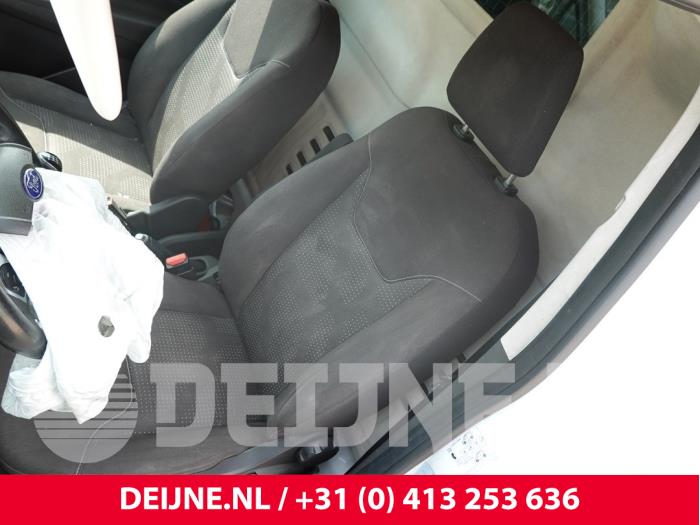 Ford Transit Courier Seat, left O310641