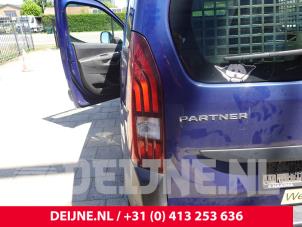 Peugeot Partner Taillight, left O310782 photo 2