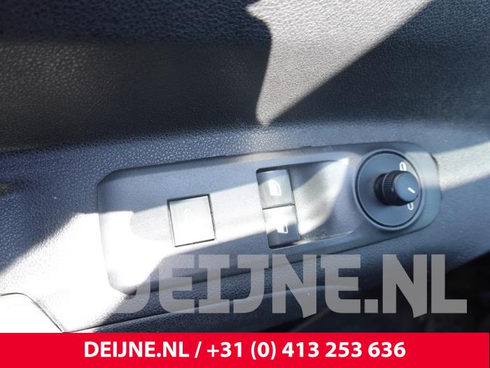 Peugeot Partner Elektrisches Fenster Schalter O310810