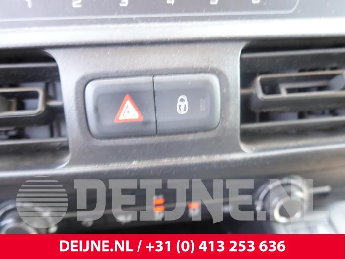Peugeot Partner Panikbeleuchtung Schalter O310835