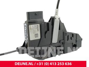 Volvo XC90 Door lock mechanism 4-door, front left O310902 photo 2