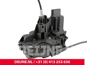 Volvo XC90 Door lock mechanism 4-door, front left O310902 photo 3
