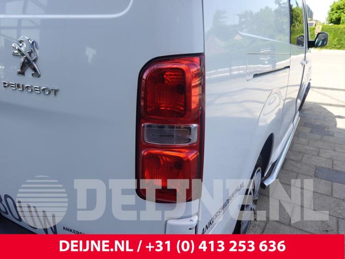 Peugeot Expert Rücklicht rechts O310918