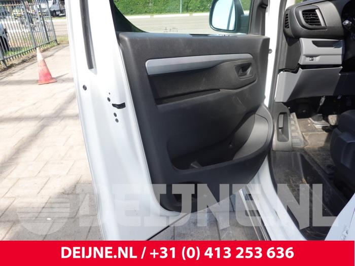 Peugeot Expert Einstieg vorne links O311008