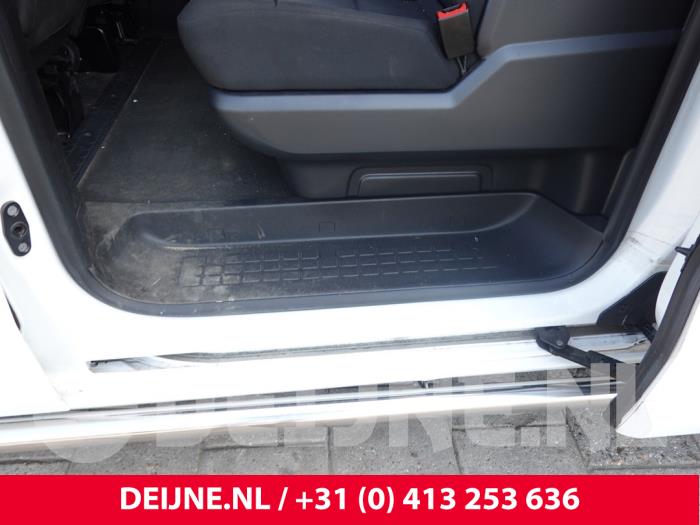 Peugeot Expert Einstieg vorne rechts O311009