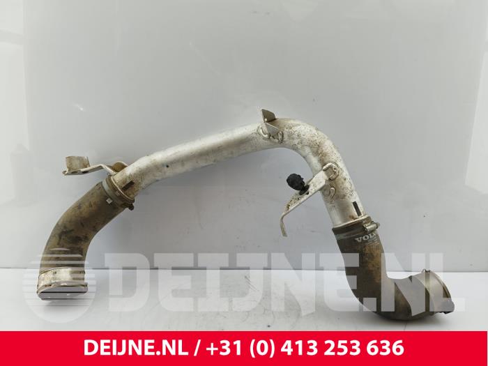 Gebruikte Intercooler Buis Volvo XC60 II (UZ) 2.0 D4 16V AWD Prijs € 80,00 Margeregeling aangeboden door van Deijne Onderdelen Uden B.V.