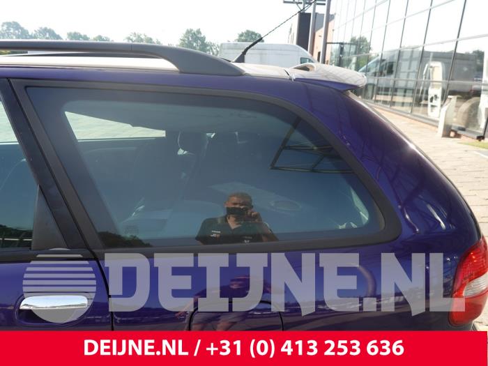 Volvo V40 Zusätzliches Fenster 4-türig links hinten O311194