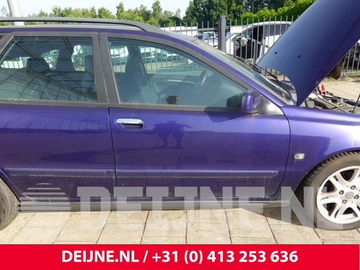 Volvo V40 Tür 4-türig rechts vorne O311222